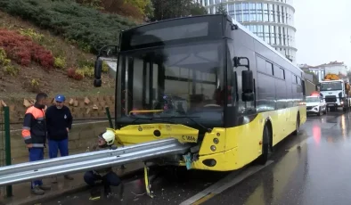 Kadıköy’de İETT Otobüsü Bariyere Saplandı, Yaralı Yok