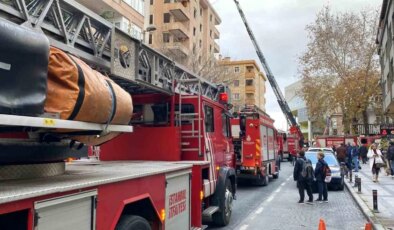 Ataşehir’de Yıkımı Planlanan Binanın Çatısında Yangın Çıktı